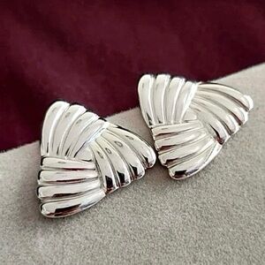 🆕- West Angel-Trending Triangle
Knotted Earrings. NWT